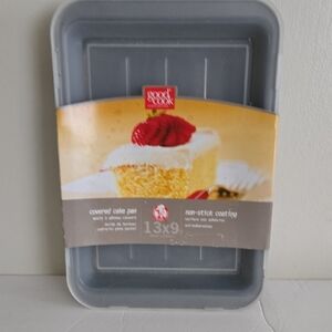 Gray 13 X 9 Non-Stick Covered Cake Pan